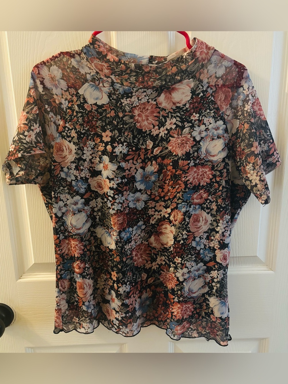 Women's Short-Sleeve Floral Mesh Top in Black and Rose